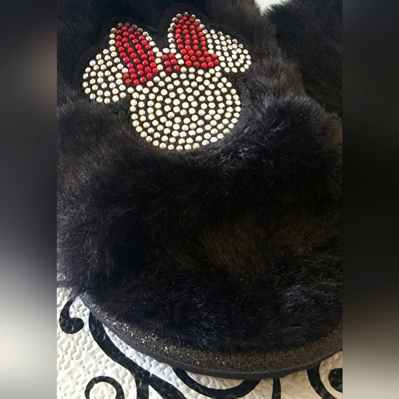 NWT! Disney Minnie Mouse Bling Rhinestone Fuzzy slippers - Picture 5 of 8